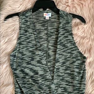 Lularoe no sleeve sweater